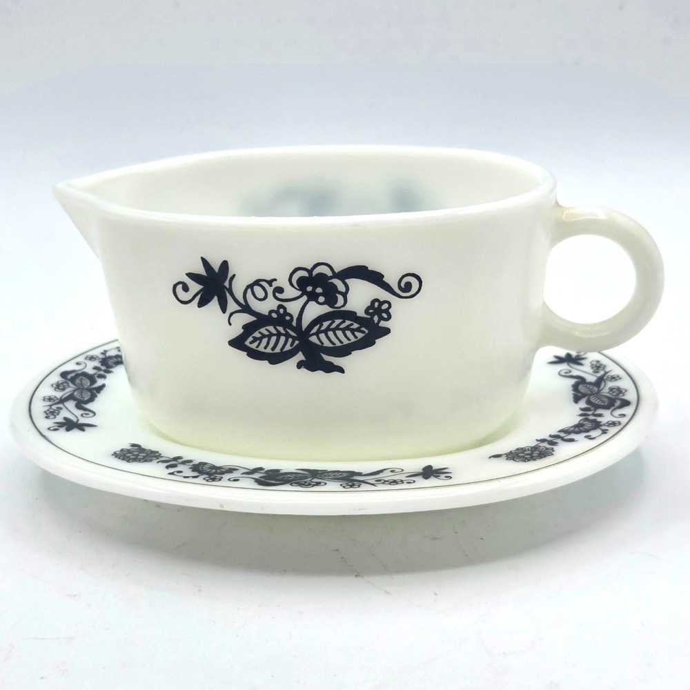 Vintage PYREX "Old Town" Blue Onion Gravy Boat with Underplate 77-B 77-U Cottage